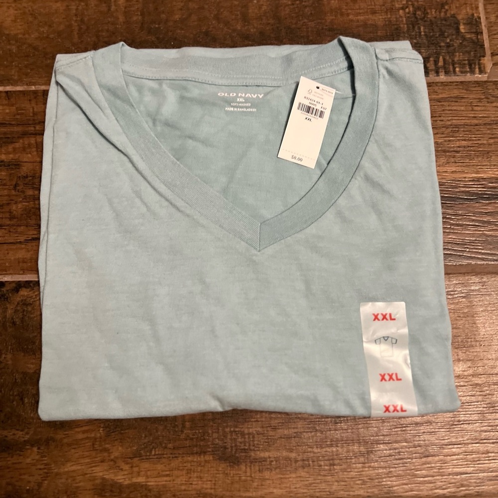 Old Navy men’s Vneck T-shirt